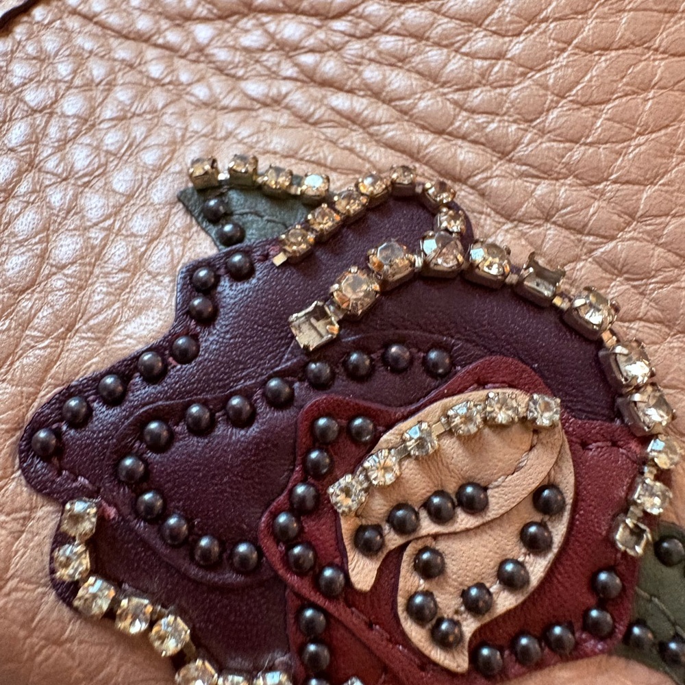 Retail Coach 1941 Rogue 30 Beechwood with leather appliqué rhinestone. - Picture 15 of 16